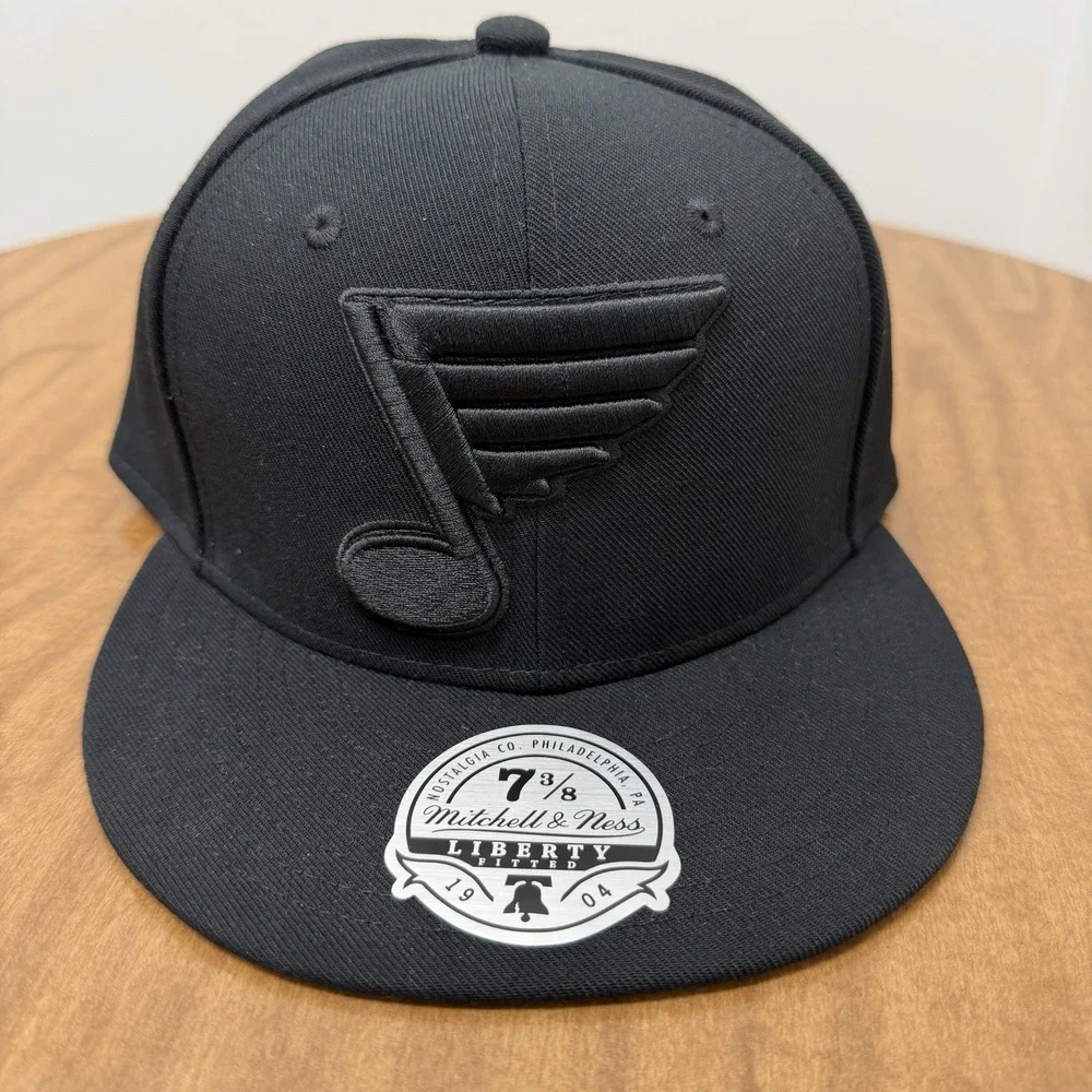 Mitchell & Ness St Louis Blues Black on Black Fitted hat cap‎ 7 3/8 NHL